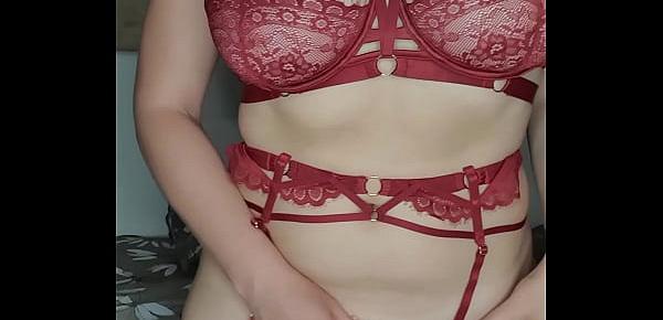  Lady in Sexy Lingerie Has Orgasm from Passionate Fingering